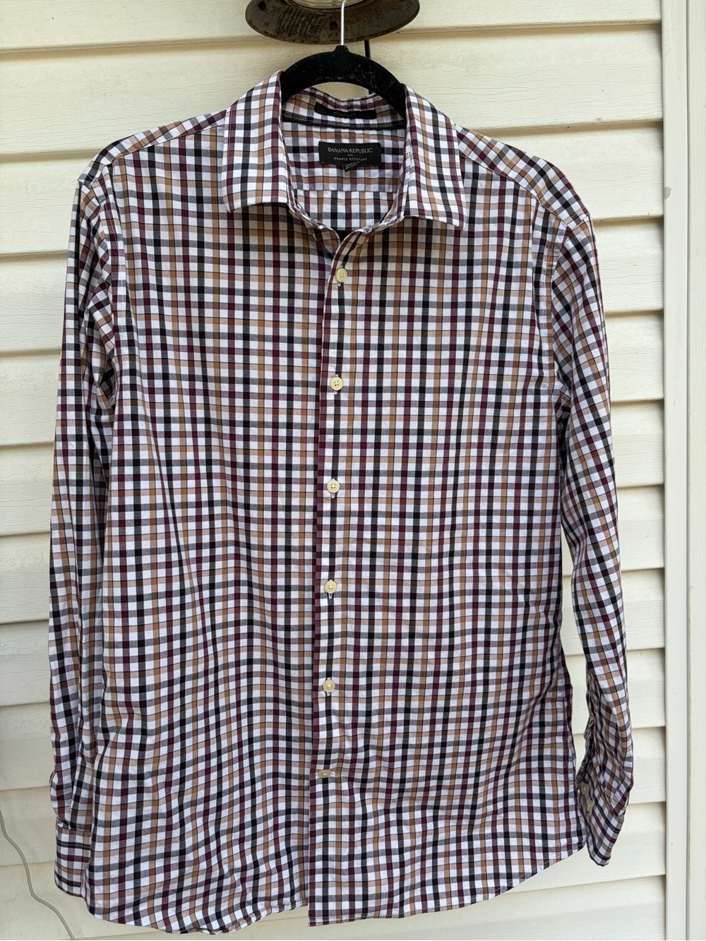 Banana Republic Men’s Medium Athletic Fit Wrinkle Resistant Button Down Shirt
